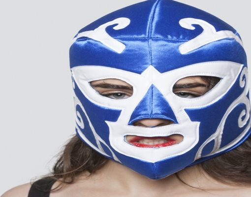 אישה עם מסכה